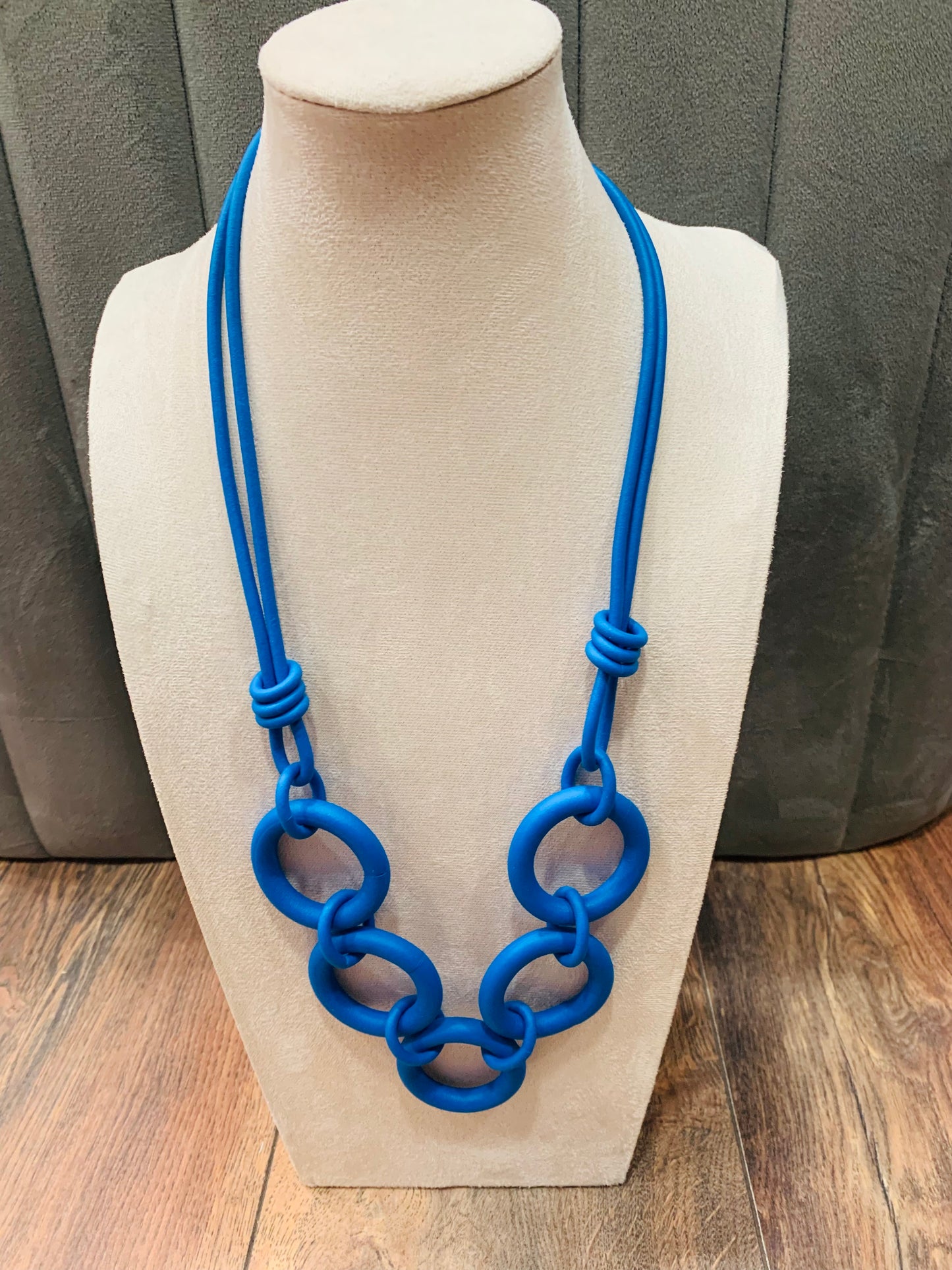 Light weight necklace