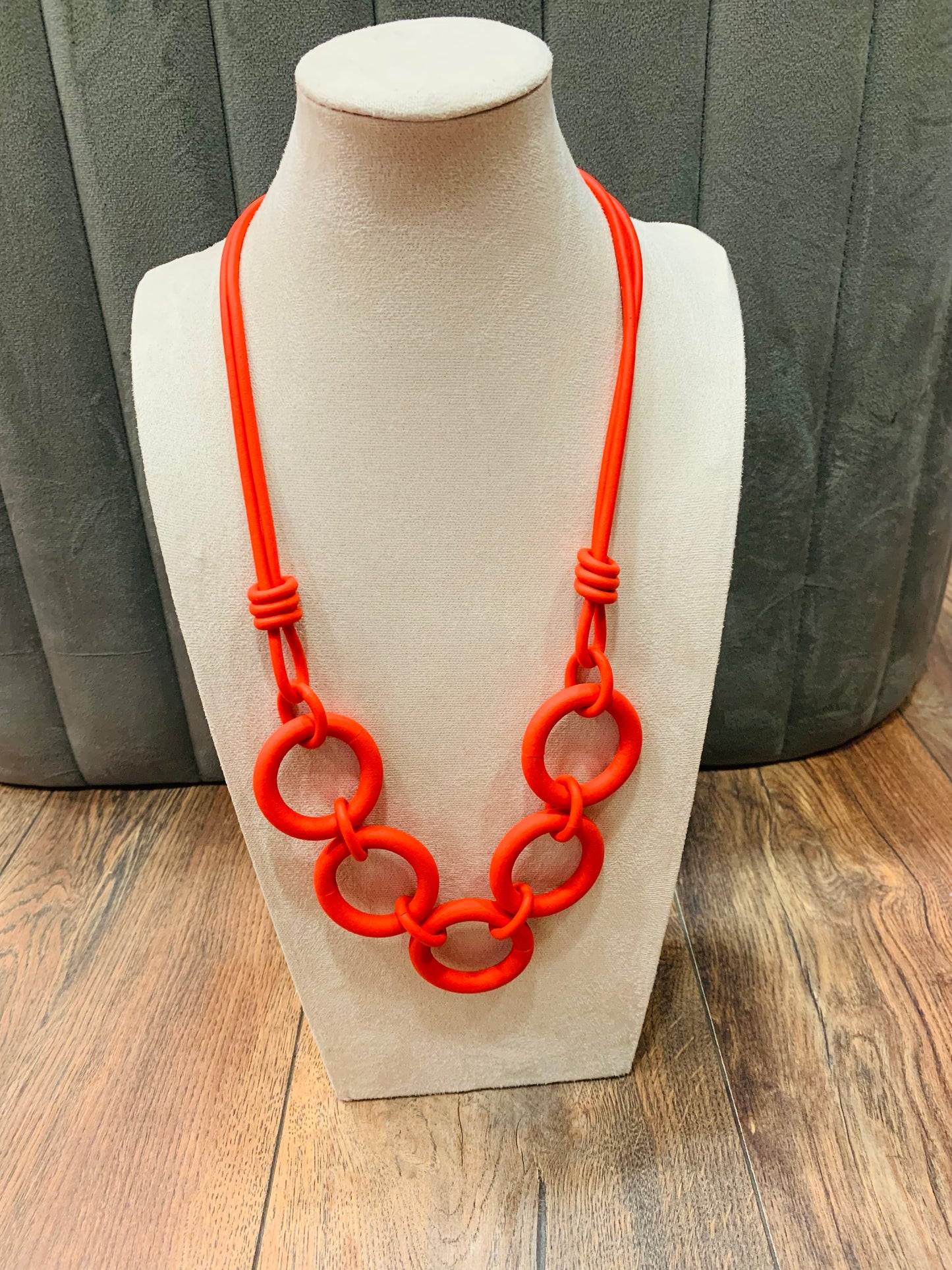 Light weight necklace